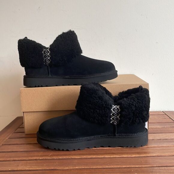 UGG Classic Ultra Mini Braid Booties Black USA Women Size 8/UK 6/EU 39 - Picture 4 of 14